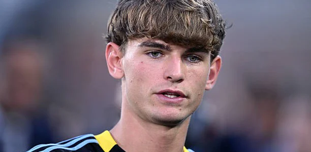 باير ليفركوزن يواصل مفاوضاته لضم نيكو باز وسط اهتمام ريال مدريد